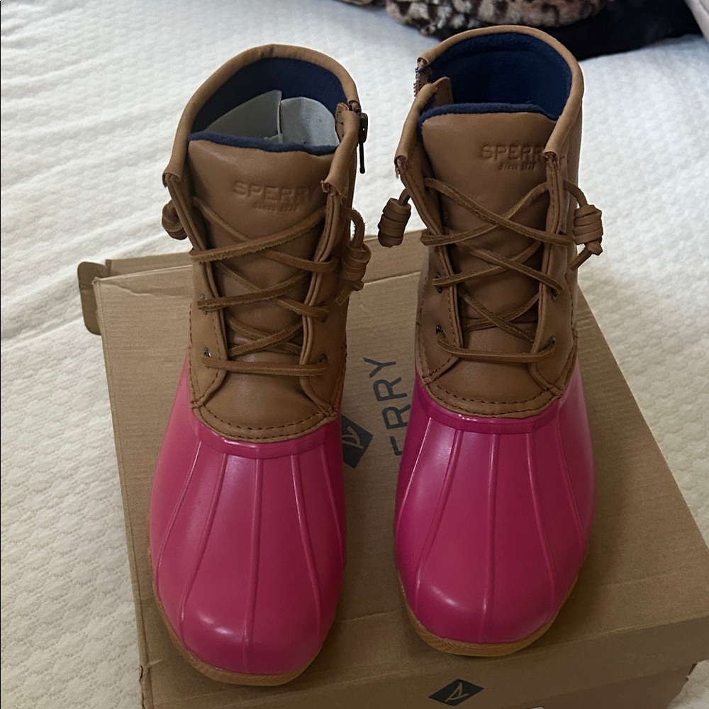 Sperry saltwater pink duck boots (big kids) size 4